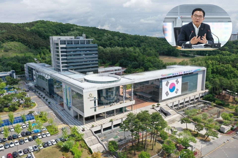 김석필 천안시장 권한대행(우측 상단)과 천안시청 전경(사진=천안시).