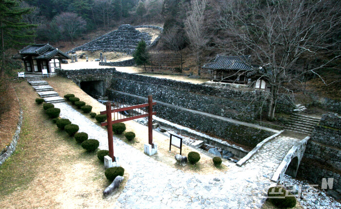 경남 산청군 금서면 전 구형왕릉 돌무덤 전경.(사진=허정태 기자)