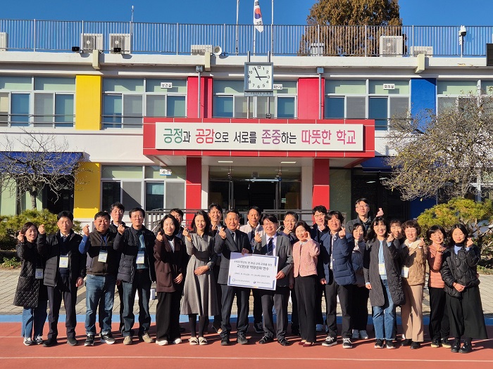 영덕교육지원청이 전남 담양 일원에서 2025 하반기 영호남 교육 교류 및 교장 역량 강화 연수를 개최하고 있다(사진=영덕교육지원청)