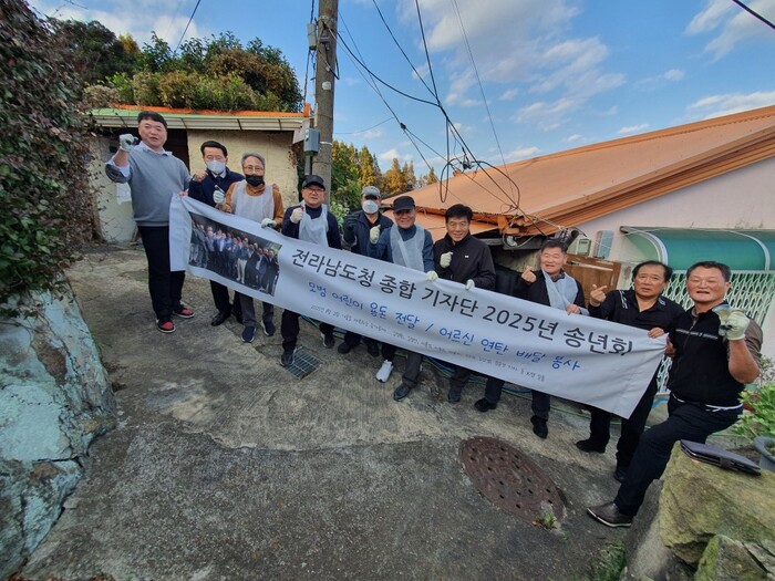 어르신 연탄배달 (사진=전남도청종합기자단 제공)