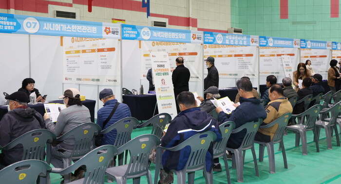 21일 태안군민체육관에서 진행된 ‘2026년 노인역량활용형 사업단 설명회’ 모습.(사진=태안군청)