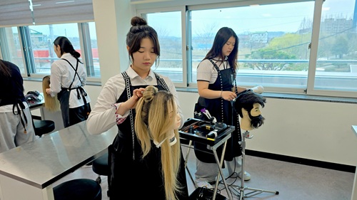 서천여자정보고 헤어심화반 방과후.(사진=충남교육청)