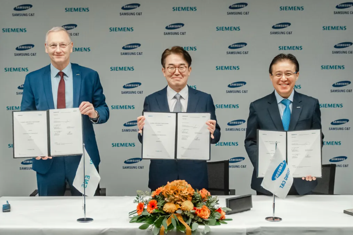 지난 18일(현지시간) 스위스에서 진행된 삼성물산과 지멘스의 협약 체결식에서 양사 관계자들이 기념사진을 찍고 있다.  (사진=지멘스 제공)
