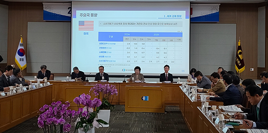 24일 대구상의 10층 대회의실에서 '2025년도 하반기 경제동향보고회'가 열리고 있다.(사진=대구상의)
