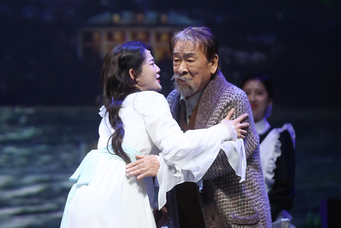 배우 이순재가 2022년 12월 20일 오후 서울 광진구 유니버설아트센터 대극장에서 열린 연극 '갈매기' 프레스콜에서 연기하고 있다. (사진=연합뉴스)