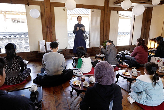 한방차 시음 프로그램 현장 모습.(사진=대구한의대)