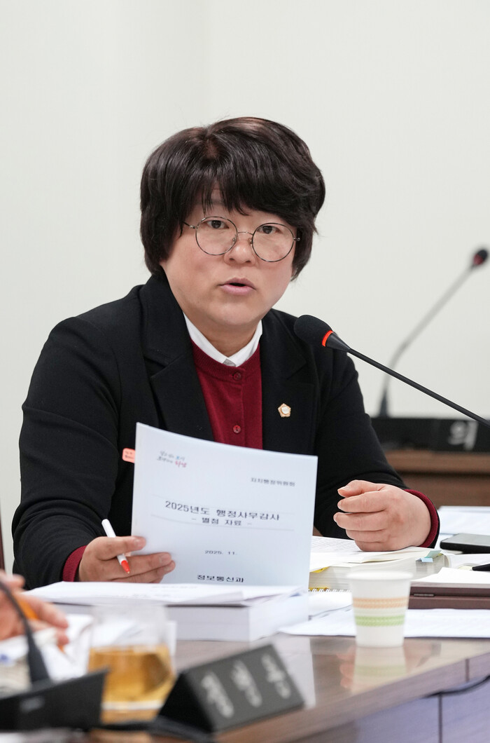 박선미 하남시의원이 25일 집행부를 상대로 질의를 하고 있다.(사진=뉴스프리존)