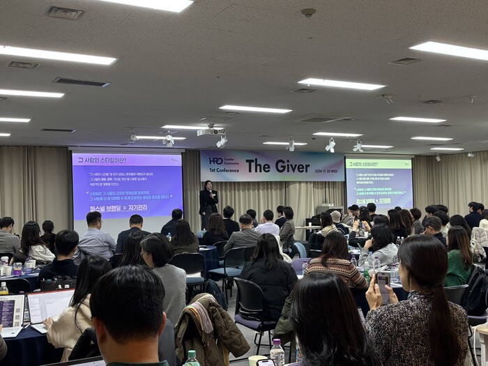 퍼스널브랜딩 컨퍼런스를 주관하고 있는 피채희 대표