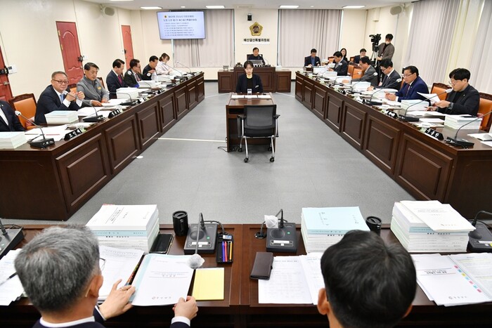 경상남도의회 도청 소관 예산결산특별위원회 ‘2025년도 경상남도 제3회 추가경정예산안 종합심사’ 모습.(사진=경남도의회 사무처)