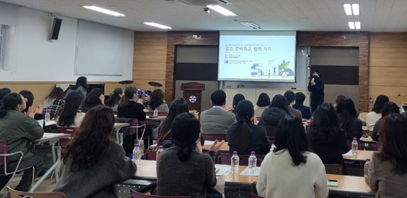 대전시교육청이 고교학점제가 학교 현장에서 안정적으로 정착할 수 있도록 중학교 교원과 학부모를 대상으로 ‘찾아가는 교원·학부모 연수’를 운영하고 있다.(사진=대전시교육청)