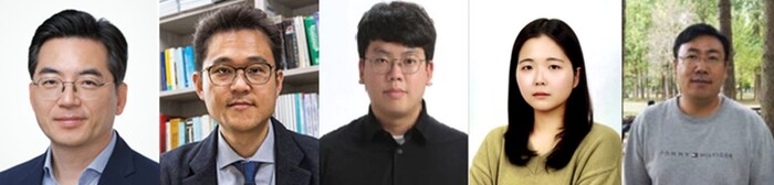 (왼쪽부터)이광렬 고려대 교수(교신저자), 이상욱 성균관대 교수(교신저자), 박종식 경기대 교수(교신저자), 이은수 고려대 박사과정생(제1저자), 김태경 기초과학연구원 박사(제1저자)(사진=고려대)