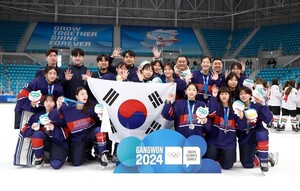 대한민국 여자<b>아이스하키</b>, 청소년 올림픽 은메달을 따내며 파죽지세 성...