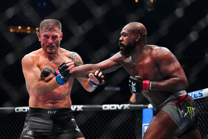[UFC] Jon Jones wins 3rd round TKO over Miocic