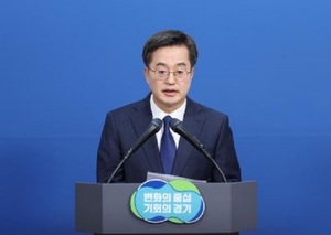 <b>김동연</b> "환율 쇼크, 내란리스크 때문"