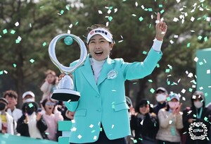 <b>김민주</b>, iM금융오픈 <b>KLPGA</b> 생애 첫 <b>우승</b>