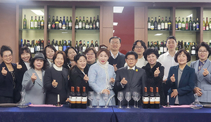 대구한의대, '와인 소믈리에 양성과정' 성료..성인학습자 16명 전원 자격... - 뉴스 썸네일 이미지