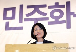 "5·18은 소요" 주장에 국회 아수라장…野 <b>이진숙</b> 토론회서 폭력·고성